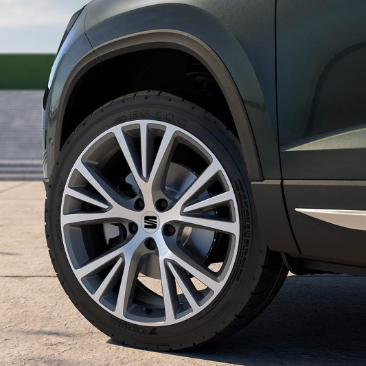 New SEAT Ateca, close view 18-inch machined alloy wheels
